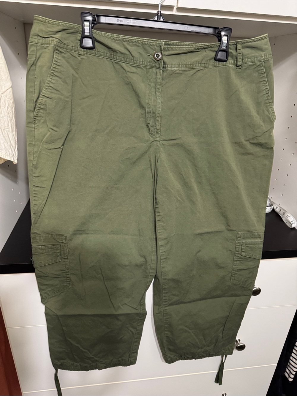 Liz Claiborne Olive Green Cargo Capris